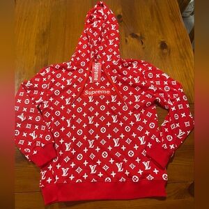 Nwt Supreme x Louis Vuitton Unisex Red Graphic Logo Pullover Hoodie Size Medium